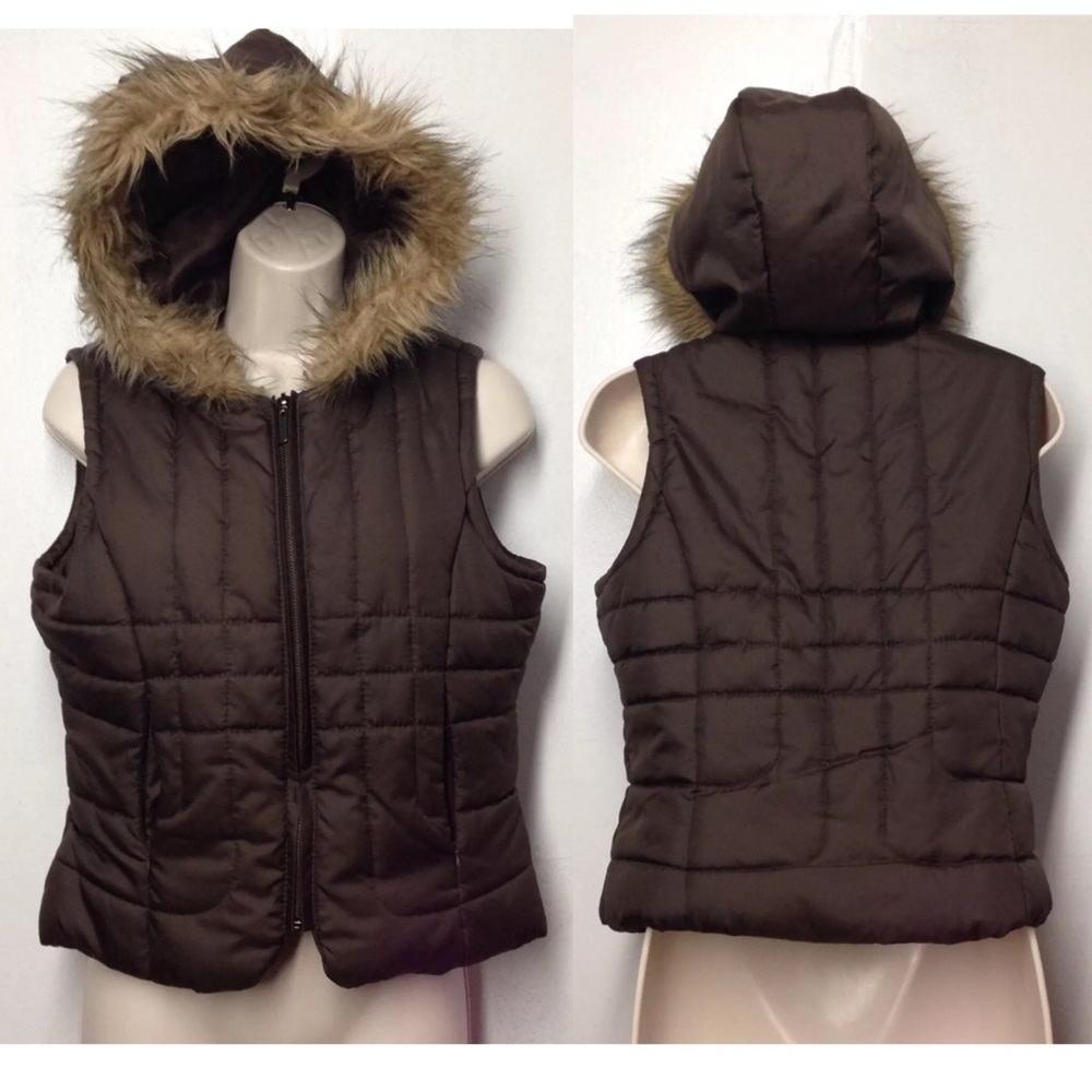 Jennifer J women’s. Brown vest size s  zip up